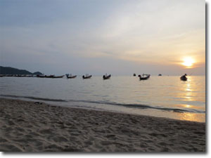 Puesta de sol en la playa Sairee de Ko Tao